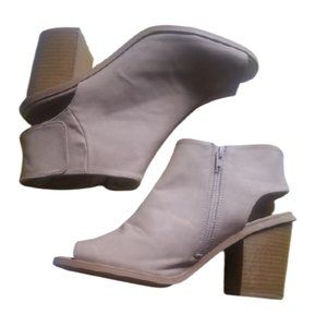 2/$30 Maurices Baby booties women size 9